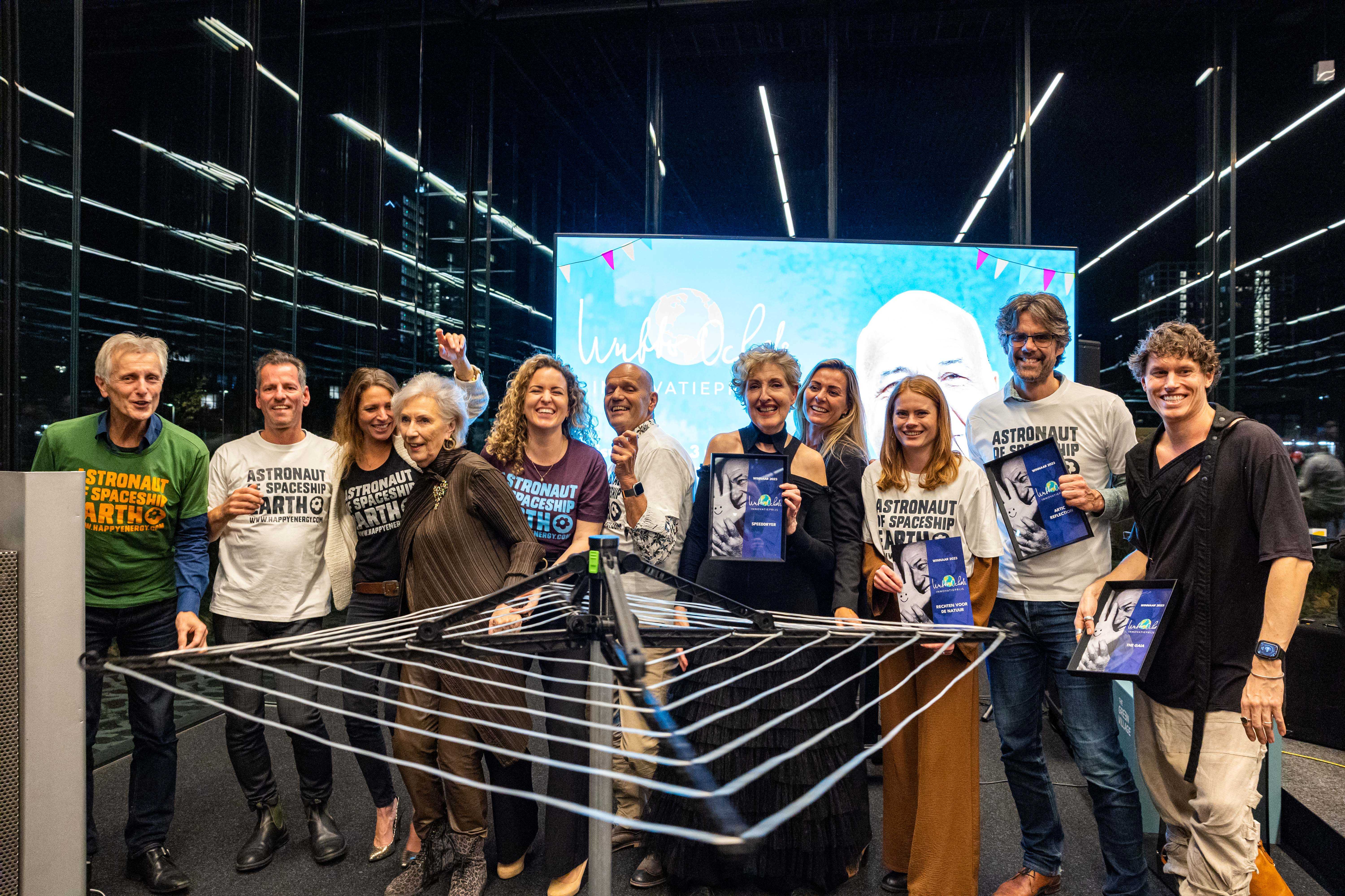 Winnaars van de Wubbo Ockels Innovatieprijs 2023 met jury en SpeedDryer